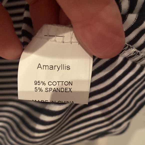 Amaryllis Sz M Crewneck longer short sleeve top - Picture 4 of 5